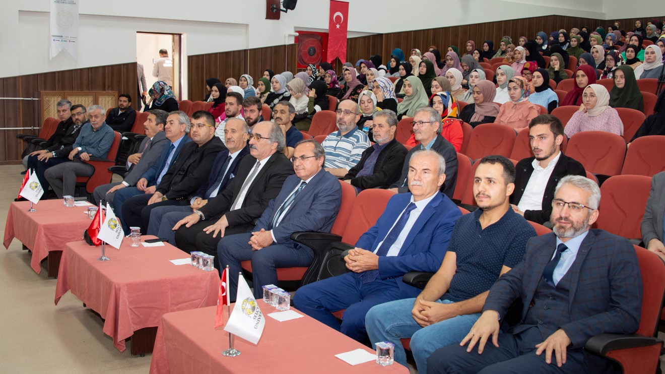 Selçuk Üniversitesinde din öğretimi ve istihdama yönelik konferans 